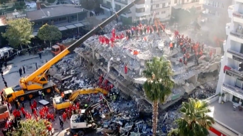 Fahrettin Koca, İzmir depreminin 3. yıl dönümünü andı: Yaşadığımız tüm depremlerin acısı ortak acımızdır