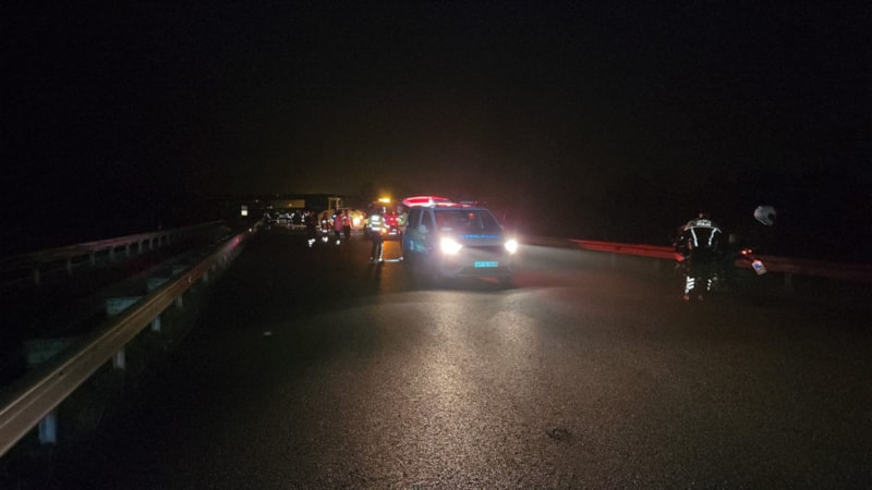 Düzce'de iş makinesine çarpan motosikletteki 2 genç öldü