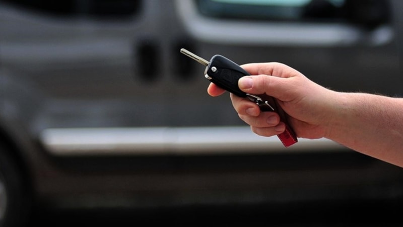 Trabzon'da internetten otomobil almak isteyen kişi dolandırıcıların kurbanı oldu