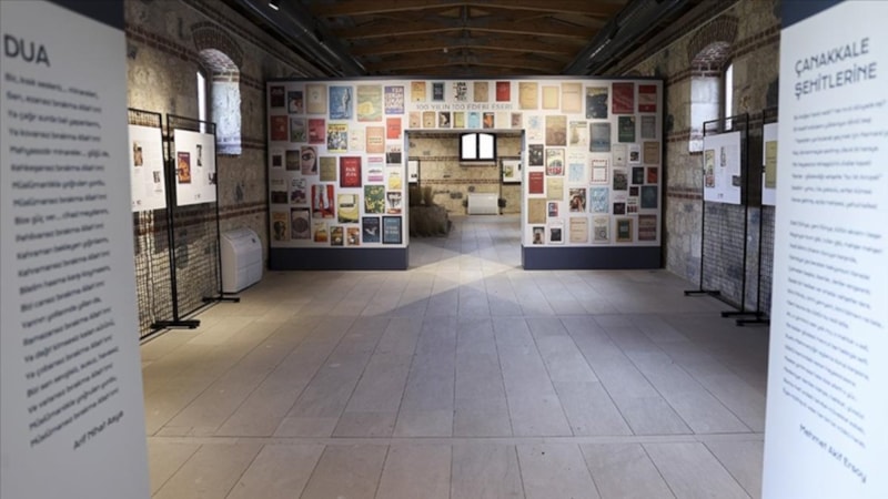 Rami Kütüphanesi'nde '100 Yılın 100 Edebi Eseri' sergisi ziyaretçilerini bekliyor