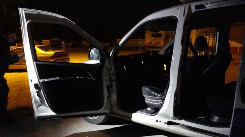 Burdur'da drift yapıp kaçarken polis aracına çarptı