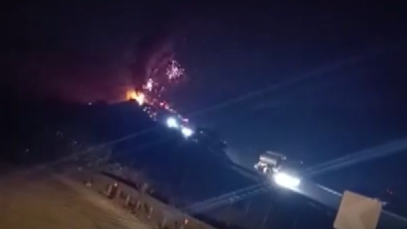 Gaziantep'te havai fişek yüklü tır alevlere teslim oldu