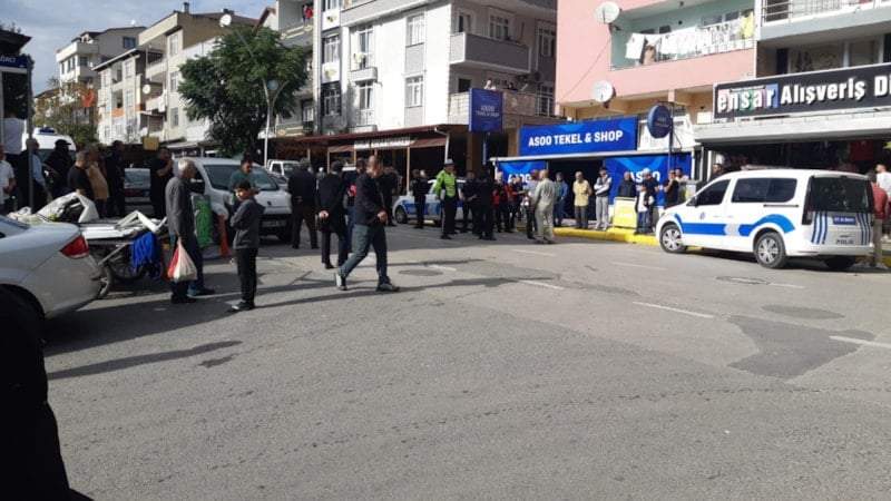 Kocaeli'de husumetlilerin bıçaklı kavgasında araya giren kadın yaralandı