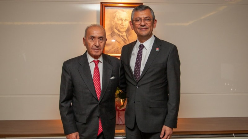 Eski CHP Genel Başkanı Hikmet Çetin'den Özgür Özel'e ziyaret