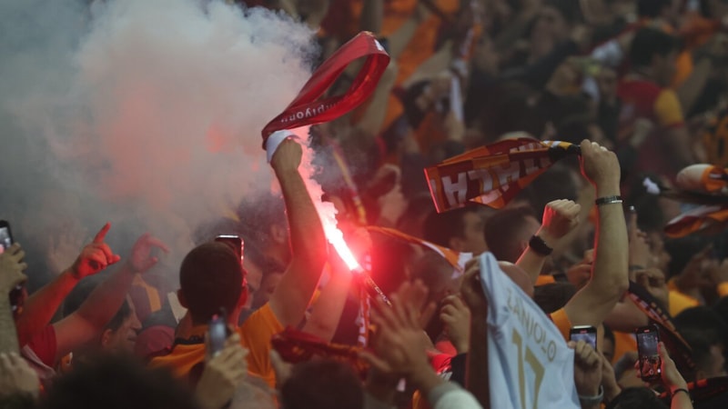 Galatasaray ve Fenerbahçe, Süper Kupa Türkiye'de oynansın istiyor! TFF ile görüşülecek