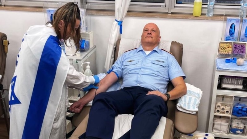 Alman Hava Kuvvetleri Komutanı Gerhartz, İsrail'e kan bağışladı