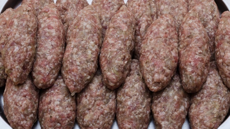 Gizli bir kasap sırrı! Köfteye 1 tutam ekleyin, lokum gibi yiyin...