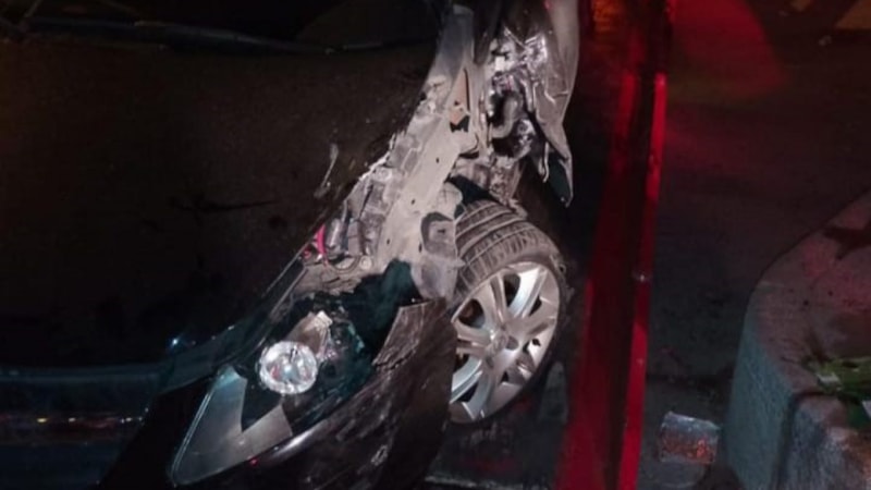 İzmir'de korkunç kaza: Araçla kaldırım arasında sıkışan yayanın bacağı koptu