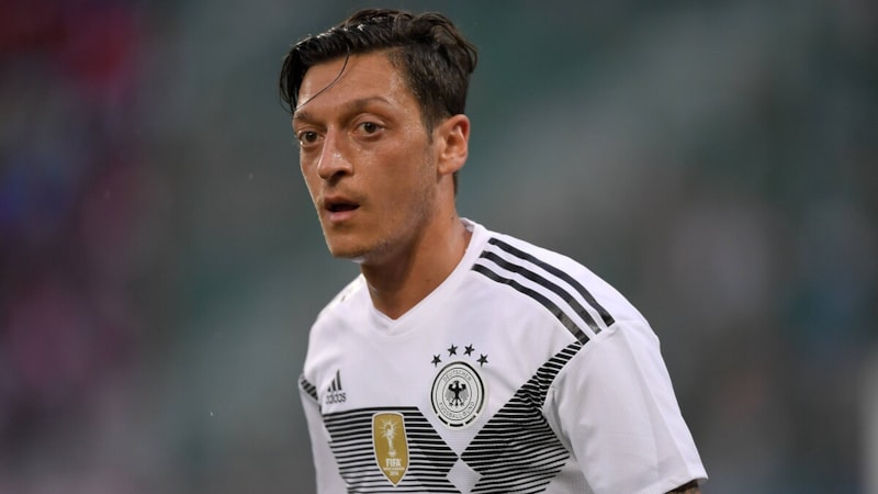 Mesut Özil'in babasından itiraf: Almanya için oynamasına ben ikna ettim