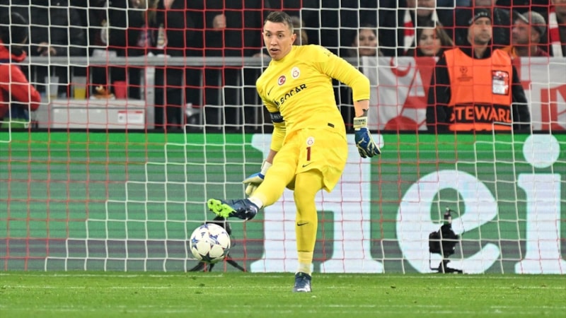 Muslera: Dirseğimde kırık olmadığını anladık