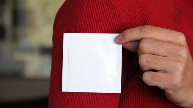 Nikotin bandını doğru yere yapıştırın! Sol göğsünüze değil sağ omzunuza