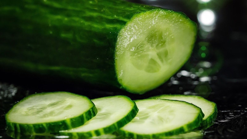 Salatalık kesip birbirine sürtün, bakın ne çıkıyor...