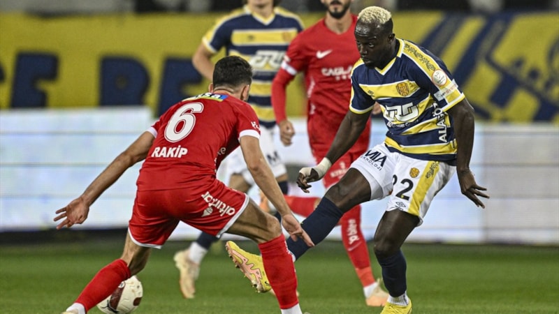 Antalyaspor konuk olduğu Ankaragücü'nü farklı geçti