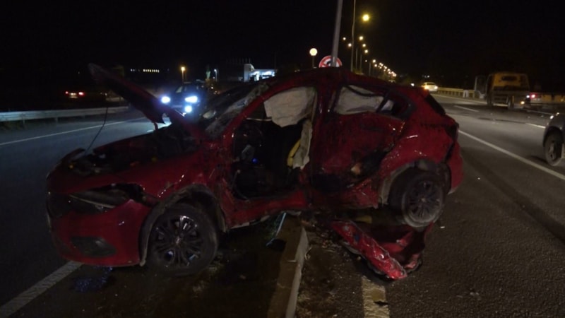 Kütahya'da otomobil ile minibüs çarpıştı: 2 yaralı