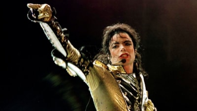 Michael Jackson'ın ceketi açık artırmada 306 bin dolara satıldı