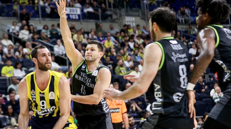 Fenerbahçe evinde Merkezefendi Belediyesi'ni farklı yendi