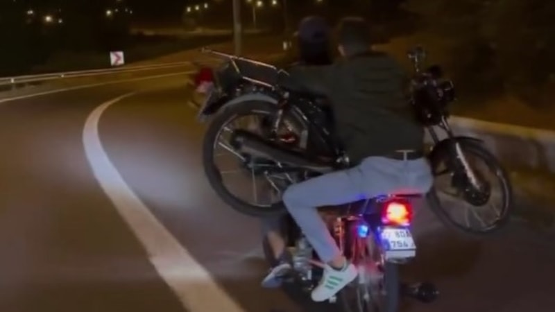 Şanlıurfa'da şaşırtan görüntü: Motosiklet üzerinde motosiklet taşıdılar