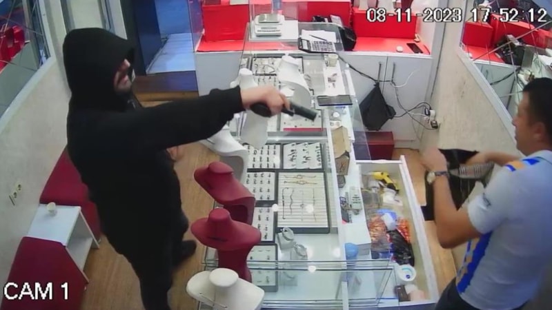 Adana'da kuyumcu soygunu: Kaçarken kendini vurdu