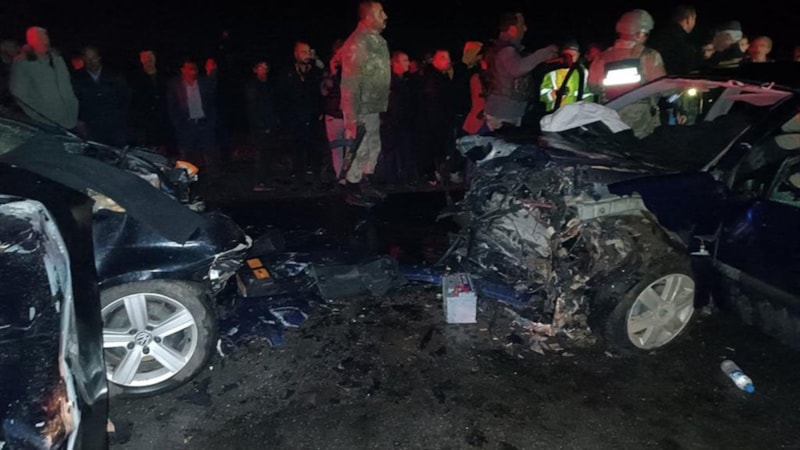 Bitlis'te otomobiller kafa kafaya çarpıştı: 2 ölü 3 yaralı