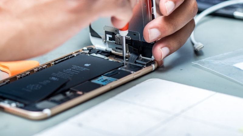 60 bin TL vermek yetmiyor: Apple, iPhone'ların yazılımlarıyla oynayarak tamirleri zorlaştırıyor