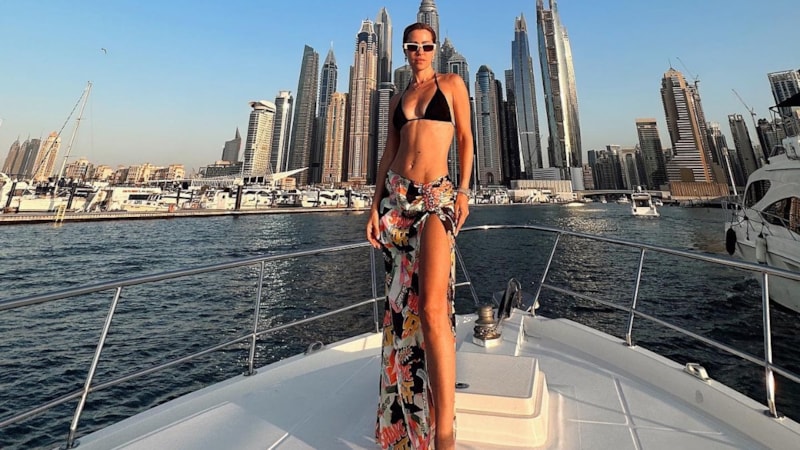 Dubai'ye giden Derya Uluğ tatil pozlarıyla büyüledi