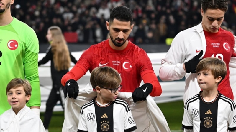 A Milli Takım'da sakatlık! Emre Akbaba oyuna devam edemedi