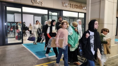 Gazze'den tahliye edilen 87 Türk ve KKTC vatandaşı Türkiye'ye getirildi