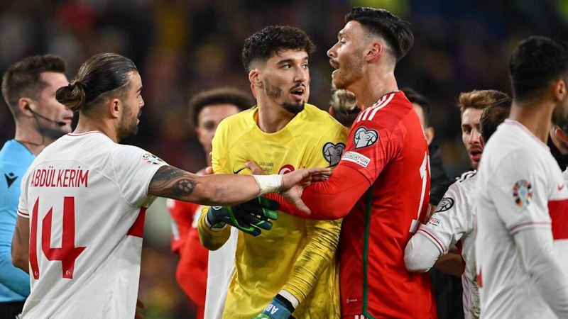 Altay Bayındır, İngiliz basınında gündem: Öve öve bitiremediler