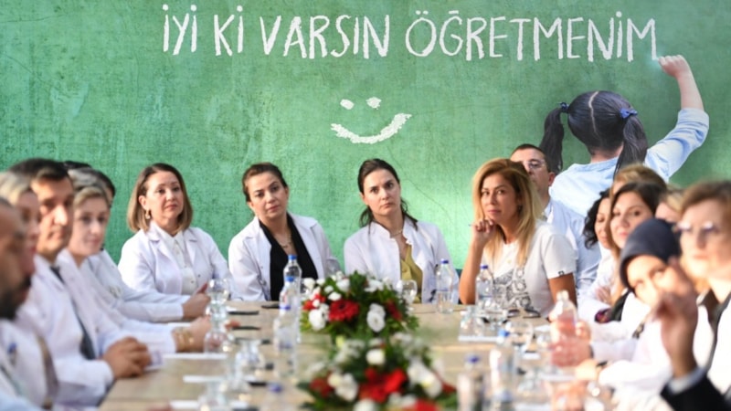 24 Kasım Öğretmenler Günü mesajları 2023! Öğretmene atılacak en içten mesajlar...