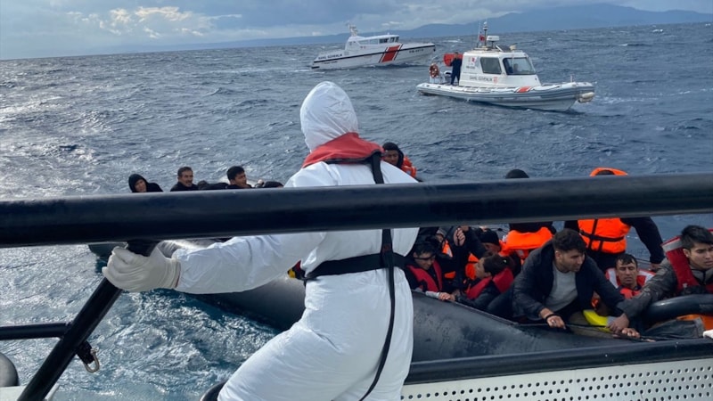 Balıkesir açıklarında 45 düzensiz göçmen kurtarıldı