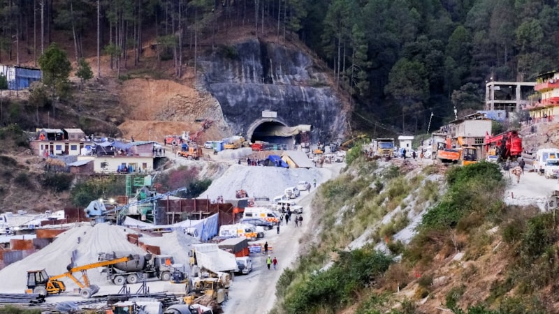Hindistan'da çöken tünelde mahsur kalan 41 işçi için dikey sondaj yapılacak
