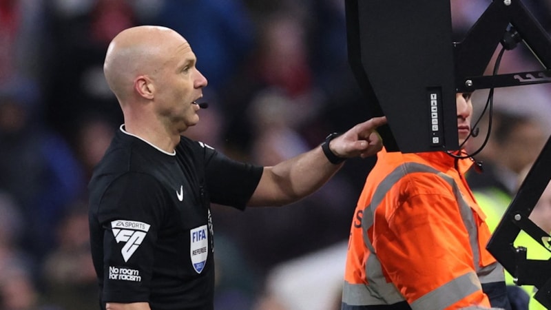 İngiltere'de VAR hakemlerine kule eğitimi verilecek