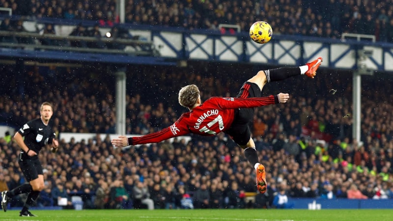 Alejandro Garnacho'dan Everton ağlarına harika röveşata golü