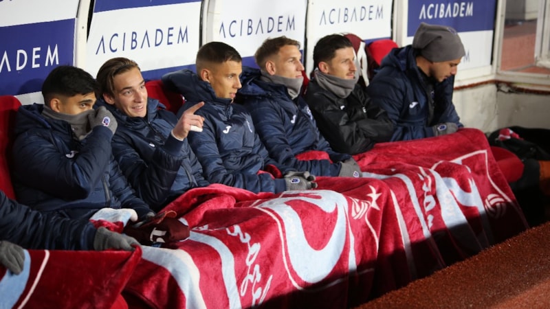 Sivasspor - Trabzonspor maçında dondurucu soğuk etkisini gösterdi