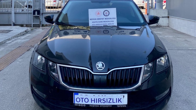 Mersin'de çalıntı araçların şase numarasını değiştirerek satan 22 kişi yakalandı