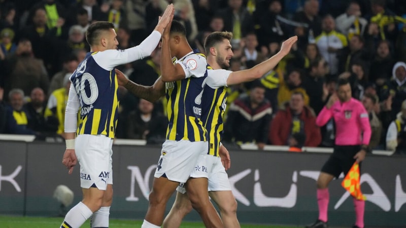 Beşiktaş ve Fenerbahçe, Konferans Ligi arenasında