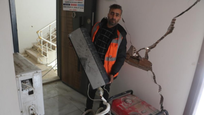 Hatay'da depremzedenin eşyaları çalındı: Kahraman polis imdadına yetişti