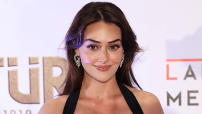 Diriliş Ertuğrul'un Halime Sultan'ı Esra Bilgiç'in mini etekli tarzı olay oldu