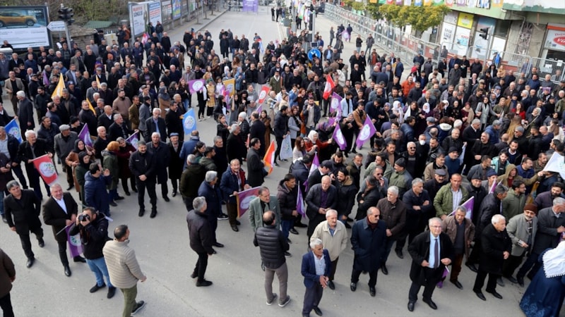 HDP'nin Van mitingi az katılım nedeniyle fiyaskoya döndü