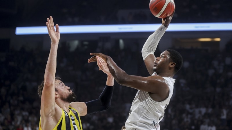 Beşiktaş, pota derbisinde Fenerbahçe'yi devirdi