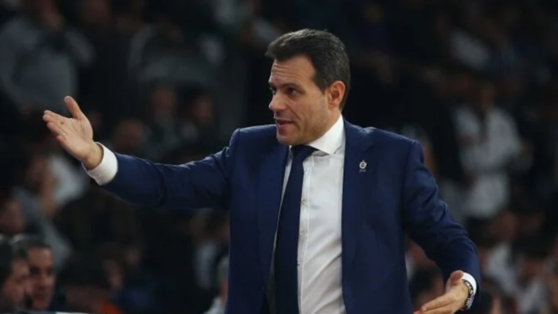 Dimitris Itoudis tribün olaylarına tepki gösterdi