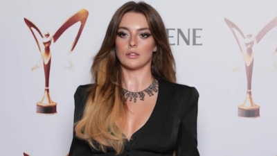 Tarzıyla dikkat çeken Melis Sezen'den asansör pozu