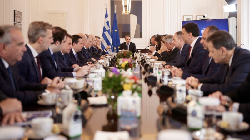 Yunan istihbaratından hükümete uyarı: Akıllı telefon kullanırken dikkatli olun