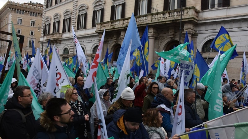İtalya'da doktorlar ve hemşireler iş bıraktı