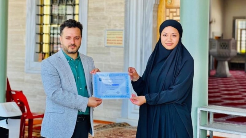 Avustralya'da papazın kızı Müslüman oldu: Meryem adını aldı