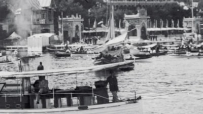 Büke Uras'ın yazdığı, Büyükada: Moris Danon Koleksiyonu kitabında ünlü adanın hikayesi