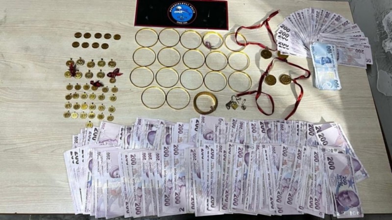 İzmir'de polis görünümlü dolandırıcı, gerçek polise yakalandı