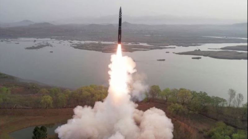 Güney Kore, ABD ve Japonya'dan Kuzey Kore'ye karşı birlik: El sıkıştılar