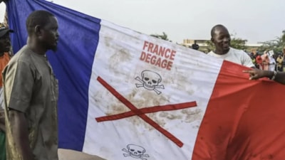 Afrika sömürgeye baş kaldırıyor! Burkina Faso'da Fransızca resmi dil olmaktan çıkarıldı