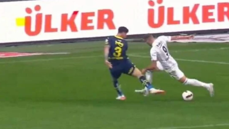 Derbide penaltı kararı! Beşiktaş cephesi kırmızı bekledi